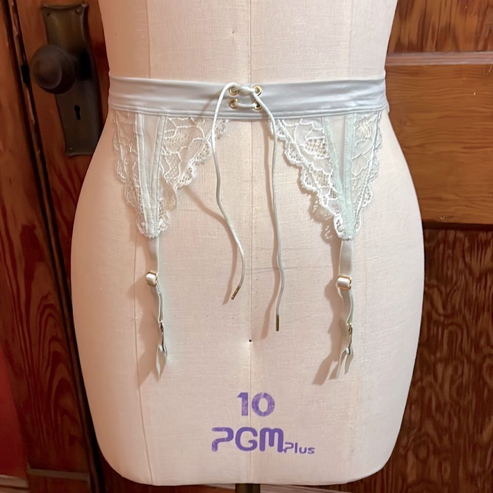 Victoria’s Secret Silver Aqua Lace and Satin Garter Belt Sz XS/S